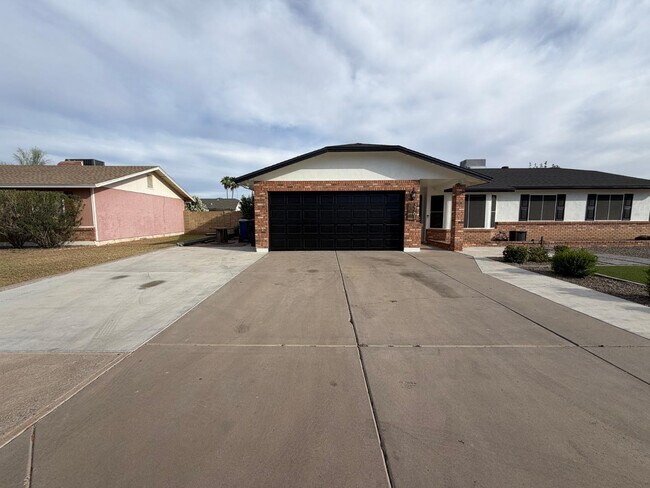 Building Photo - 3761 E Dulciana Ave