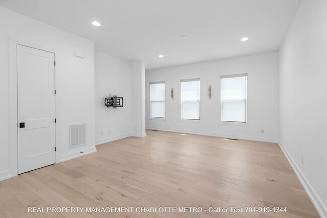 Building Photo - 1609 Parkwood Ave