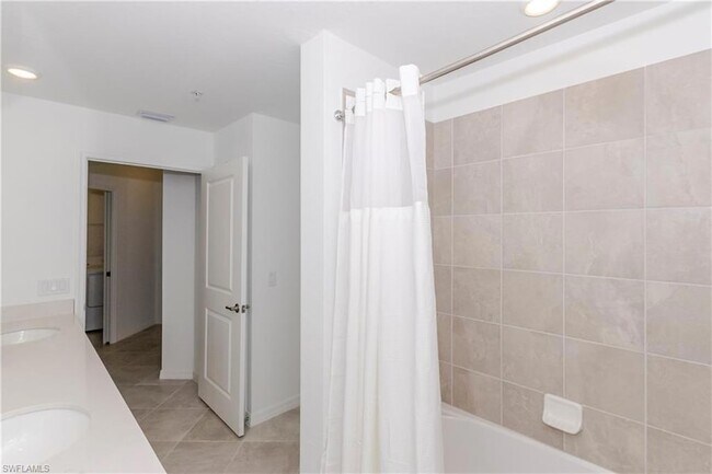 Building Photo - 15345 Grn Acrs Ave