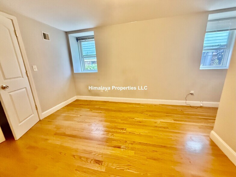 Building Photo - 224 Calumet St