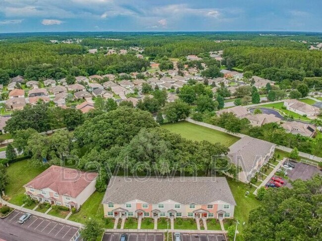 Building Photo - 1122 Hillhurst Dr