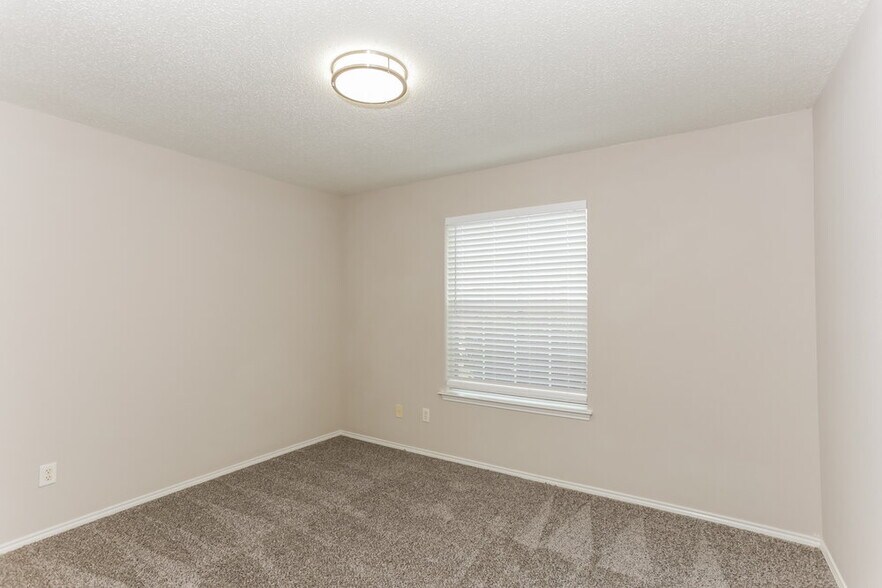 Building Photo - 125 Adams Dr