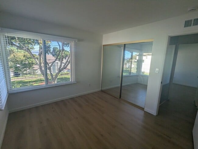 Building Photo - 3 Bedroom 2 Bathroom Single Story Home in ...