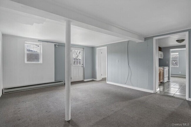 Building Photo - 492 Black Meadow Rd