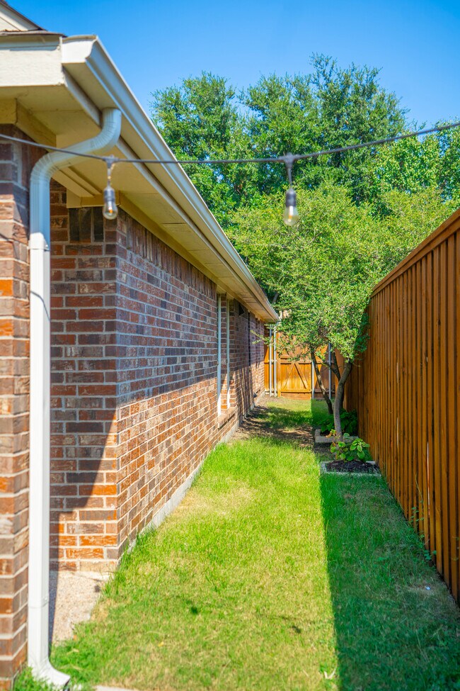 Building Photo - 1931 Palisade Ct