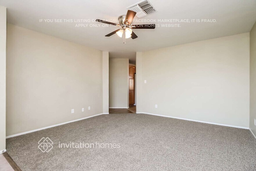 Building Photo - 811 E Hillview Cir