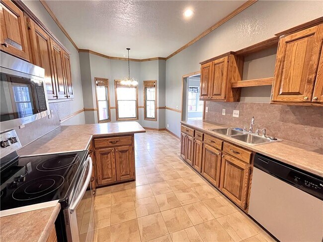 Building Photo - 95 Bassingham Dr