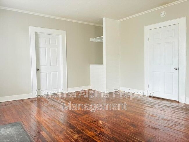 Building Photo - 721 S Church St