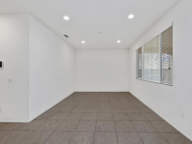 Building Photo - 15634 Clove Pl