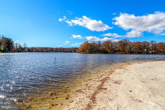 Building Photo - 6120 Beachway Dr