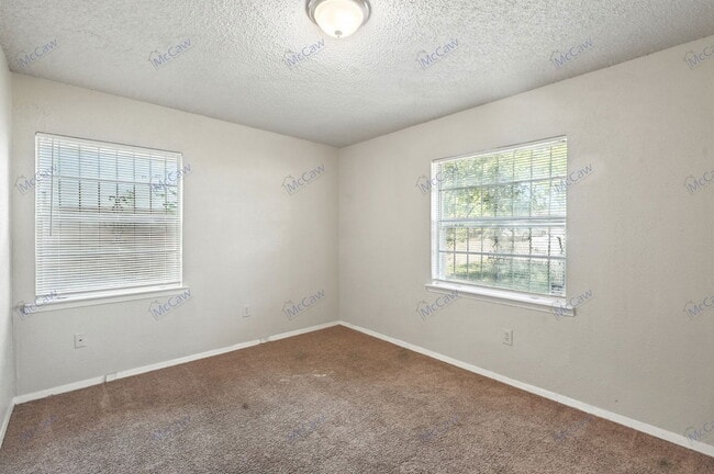 Building Photo - 425 Highcrest Dr