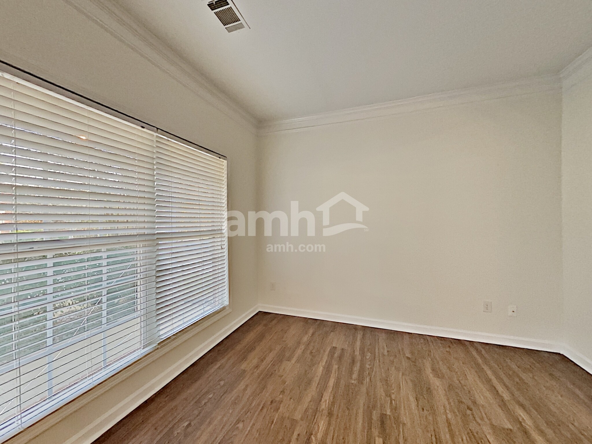 Building Photo - 932 Park Hollow Way
