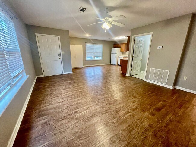 Building Photo - 1361 Davis St