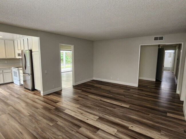 Building Photo - Beautiful Single Story in Mission Viejo