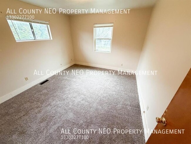 Building Photo - 429 Sullivan Ave