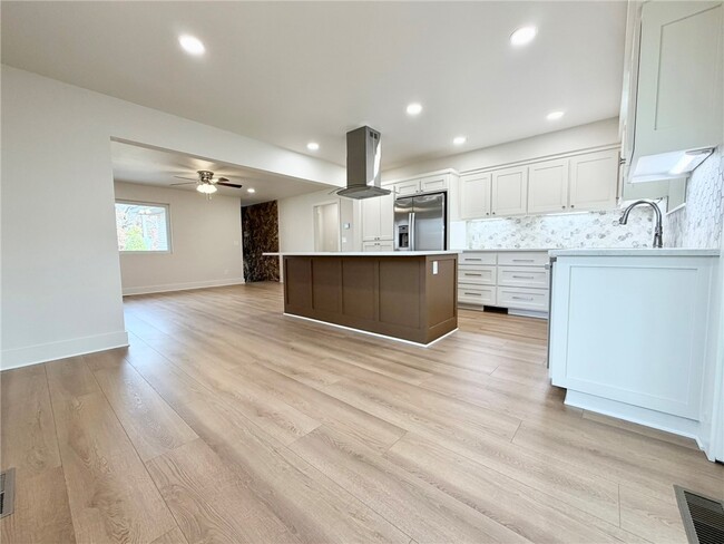 Building Photo - 14911 Dutchmans Dr