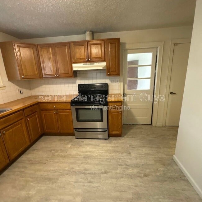 Building Photo - 3955 N Girard Ave