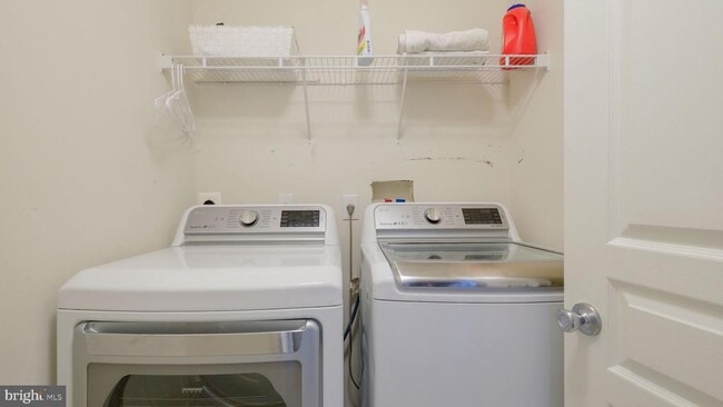 Building Photo - 303 Hilltop Ct