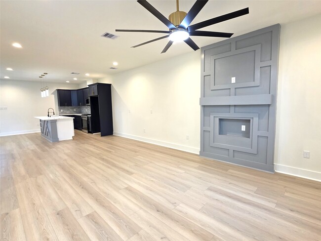 Building Photo - 19539 Dunbar Ave