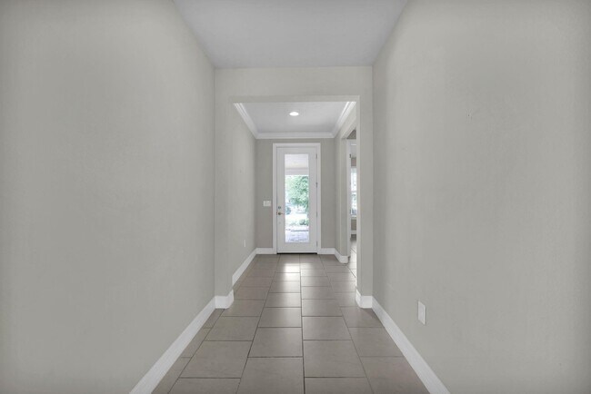 Building Photo - 164 Front Door Ln