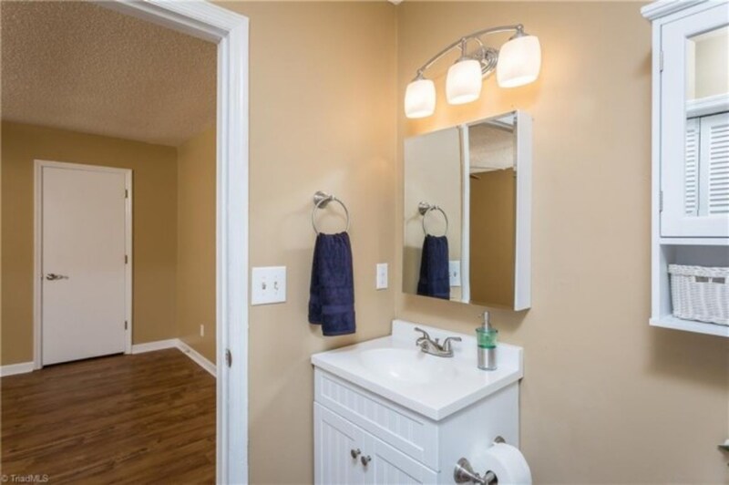 Building Photo - 204 Brambleton Ct