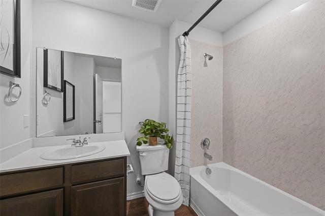 Building Photo - 204 Tall Cedar Wy