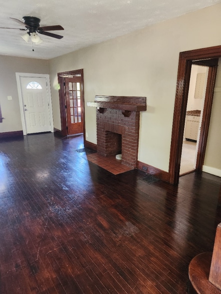 Building Photo - 2611 Marcella Ave
