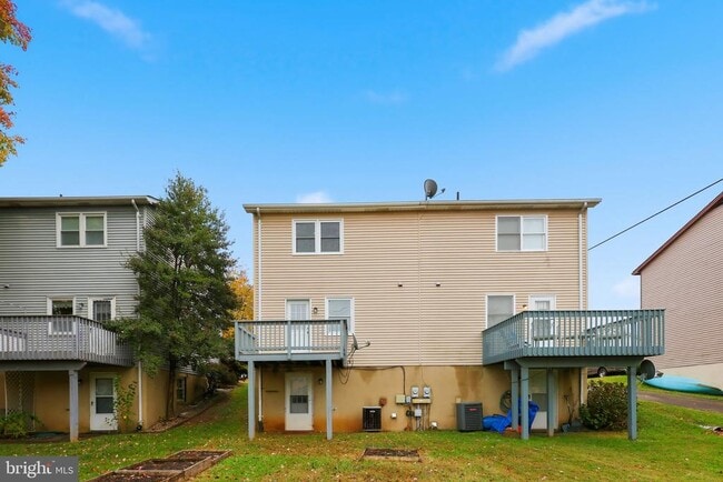 Building Photo - 405 Willow Lawn Dr