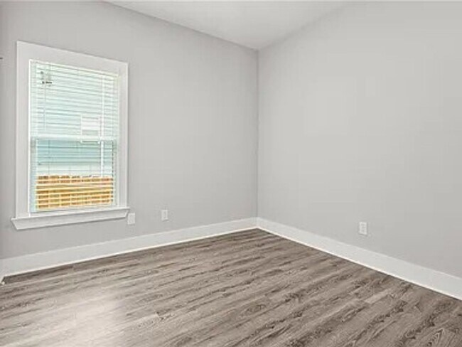 Building Photo - Stylish 4bd/2ba Renovated Rental with Fenced Yard in Growing Westside Neighborhood