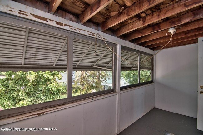 Building Photo - 18 Pine Rd