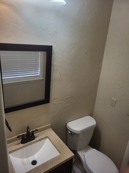 Building Photo - 13803 NE 9th St