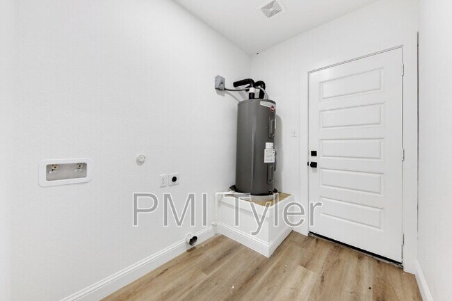 Building Photo - 1269 Bonham St