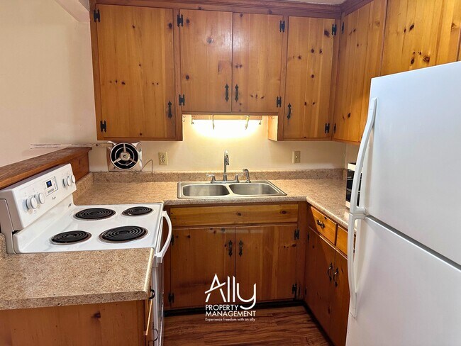 Building Photo - 122 Harmon St