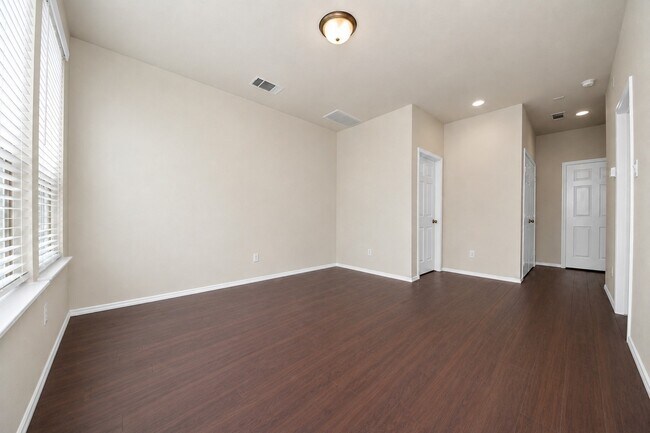 Building Photo - 3111 Dakota Falls Dr