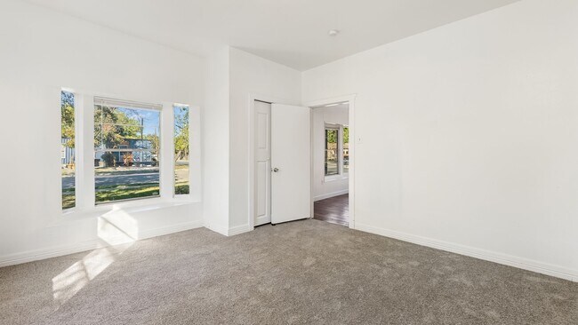 Building Photo - 2600 Morales St