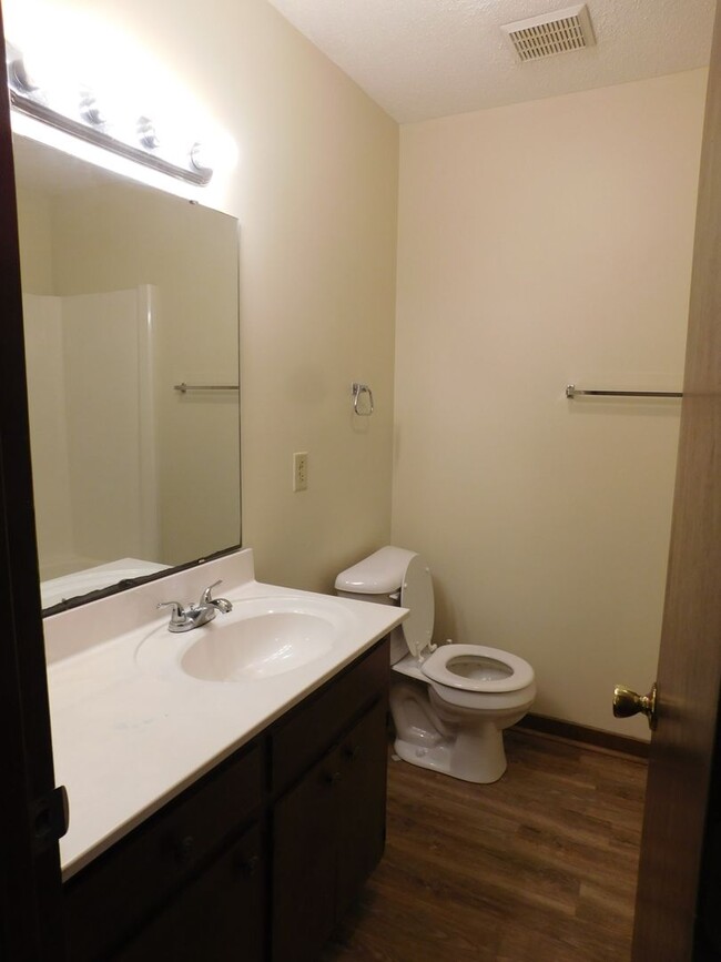 Building Photo - 1527 College Way