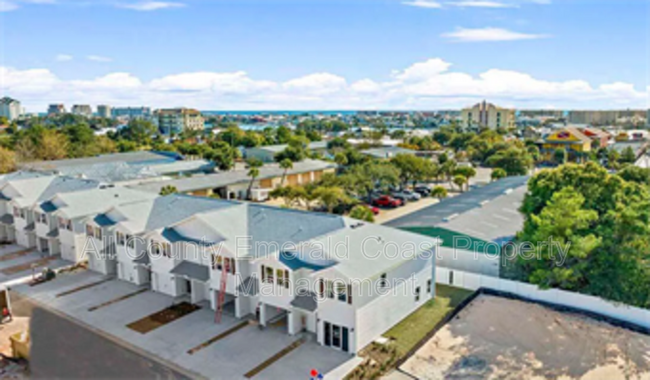 Building Photo - 10 Redbird Lp