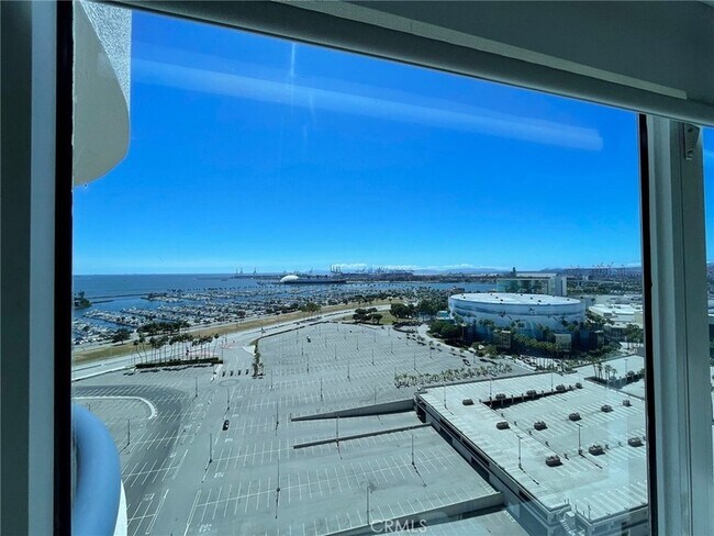 Building Photo - 525 E Seaside Way