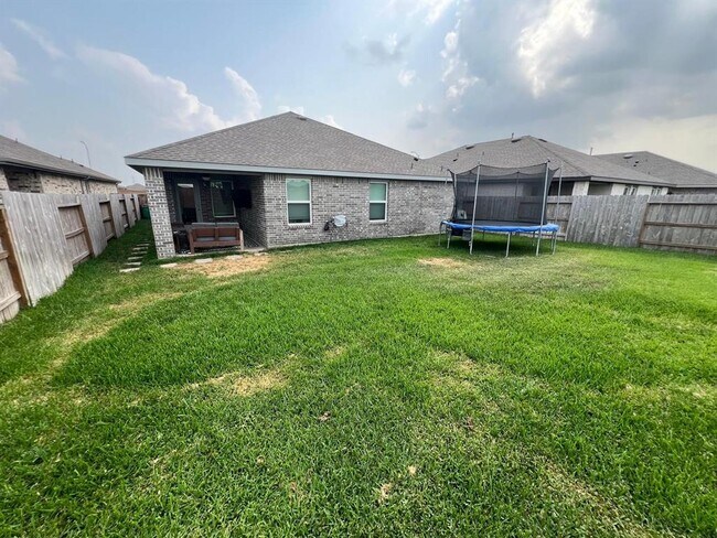 Building Photo - 5017 Almond Ter Dr