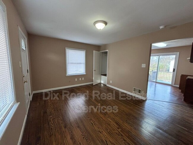 Building Photo - 2309 Byron St