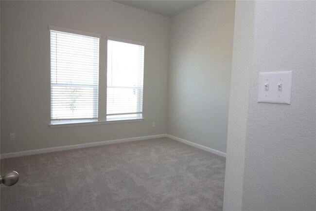 Building Photo - 105 Stone Fork Ln