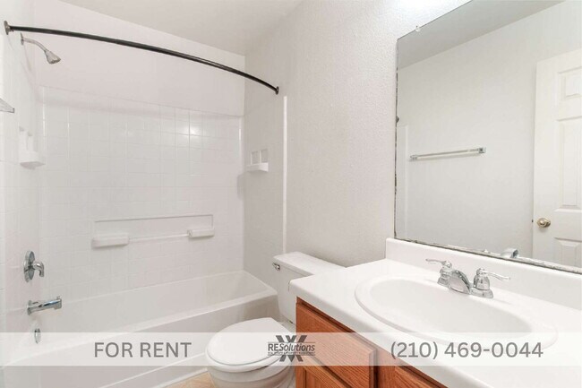 Building Photo - "Charming 3-Bedroom Home with 2 Full Baths and 1,754 Sq Ft of Comfort in Converse, TX!"