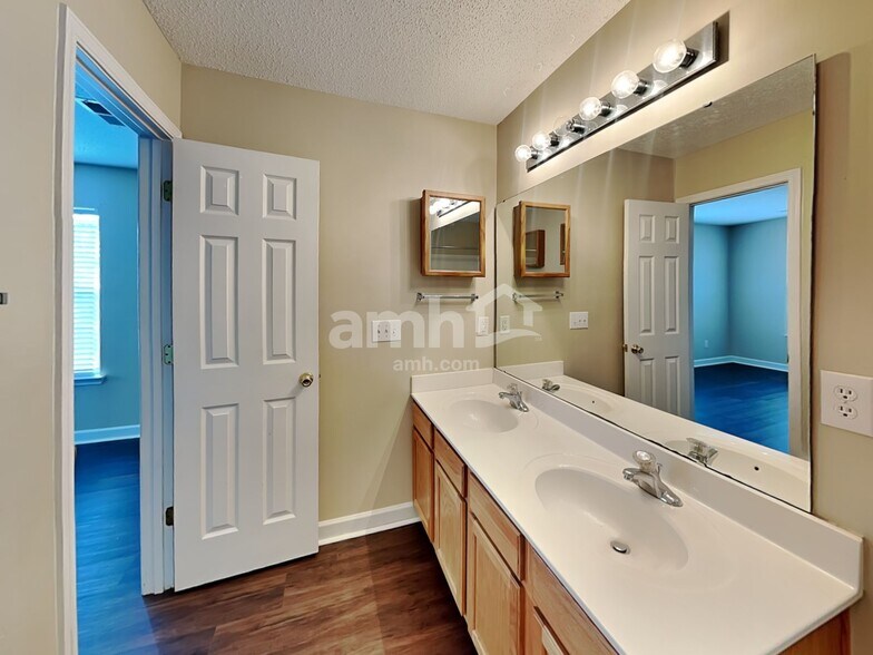 Building Photo - 14012 Sobeck Ln