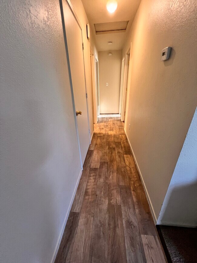 New lino - 5026 Dana Ave