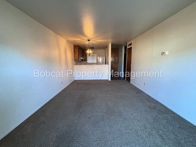 Building Photo - 1516 South Ct