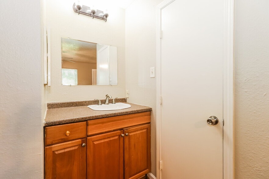 Building Photo - 11711 Spruce Mountain Dr