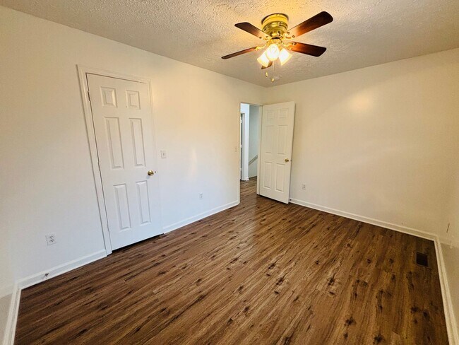 Building Photo - 350 Wakeman Ct NE