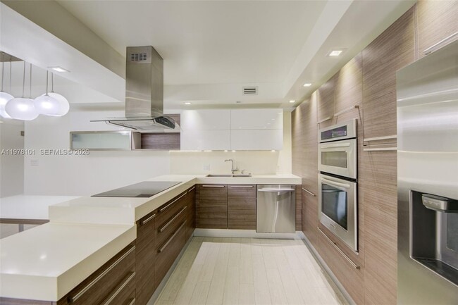 Building Photo - 161 Crandon Blvd