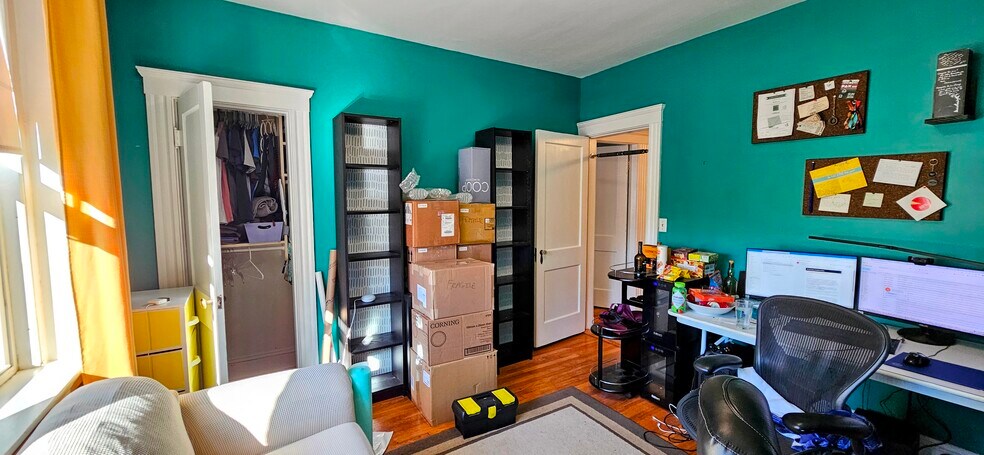 Building Photo - 52 Babcock St