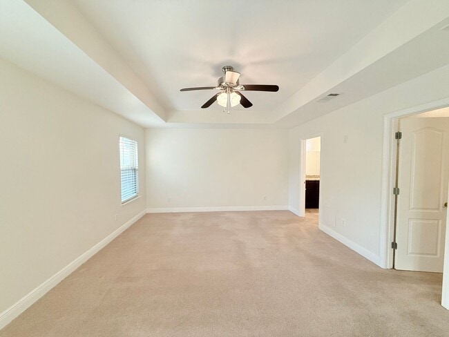 Building Photo - 3-Bedroom Pool Home - Half-Acre Lot